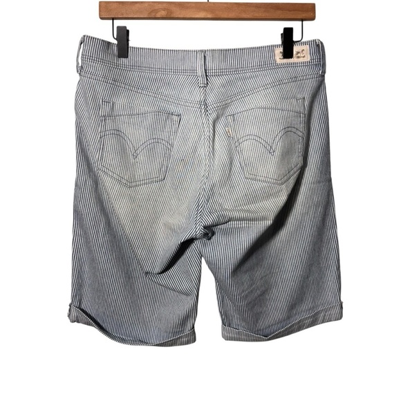 Levi's Cuffed Bermuda Women's Size 28 Blue White Pinstripes Denim Jean Shorts - Picture 2 of 15